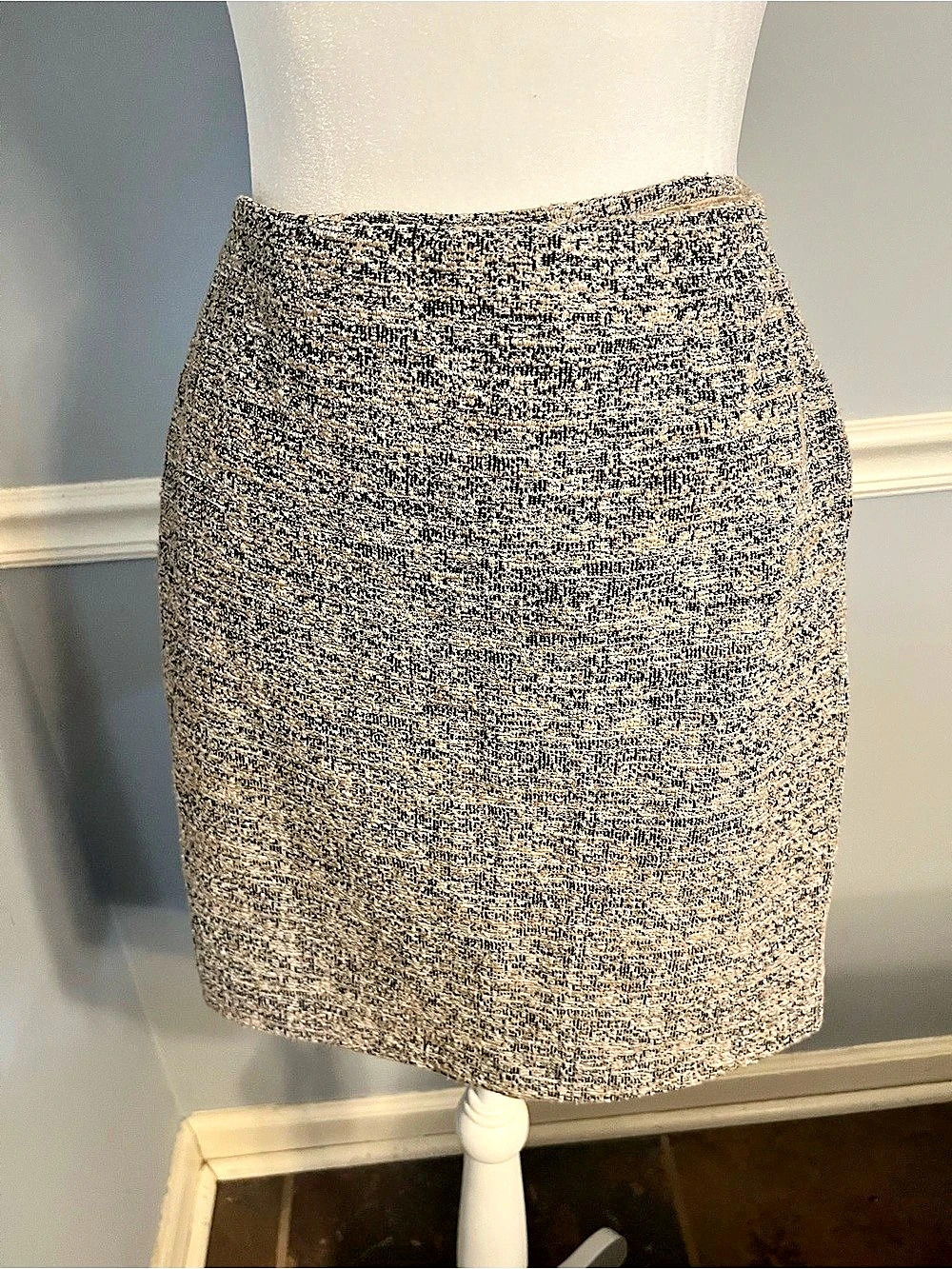 Tweed Pencil mini Skirt in Black & Beige Like New Fully lined